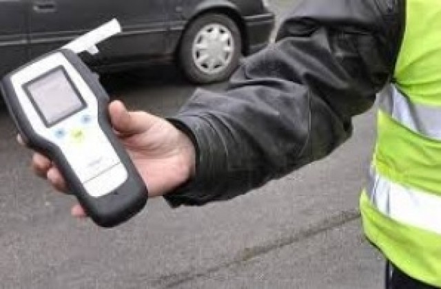 Хванаха трима да шофират пияни