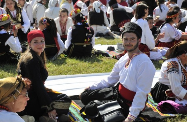 Пресъздават автентични български сватбени ритуали в Етъра