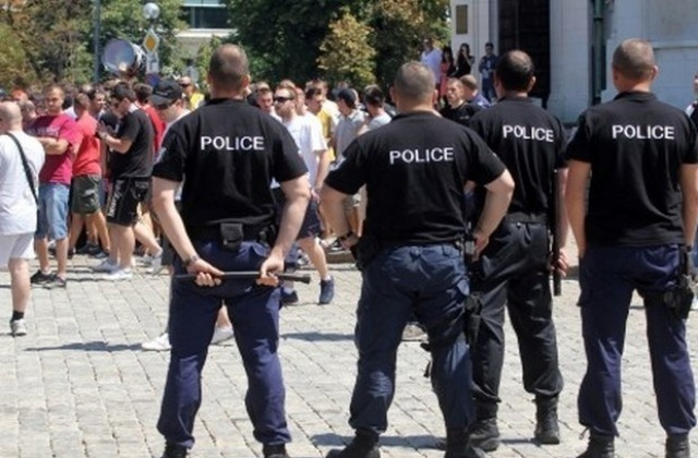 160 полицаи ще се грижат за реда на срещата Литекс-Ловеч - Левски-София