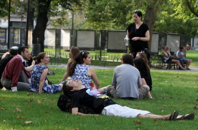 Пръскат срещу комари в столичните градинки