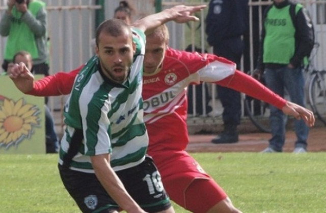 Дани Георгиев на ядрено-магнитен резонанс, Манолов тренира