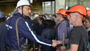 Бареков сложи каска и каза на миньорите в Бабино Не