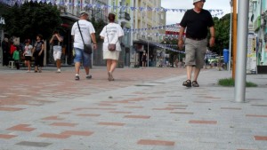 Портних пак се закани на фирмата ремонтираща центъра на Варна