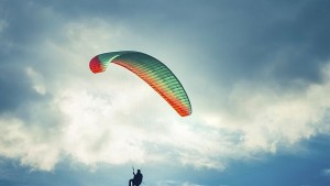 Хора в неравностойно положение ще летят с парапланер над Сопот
