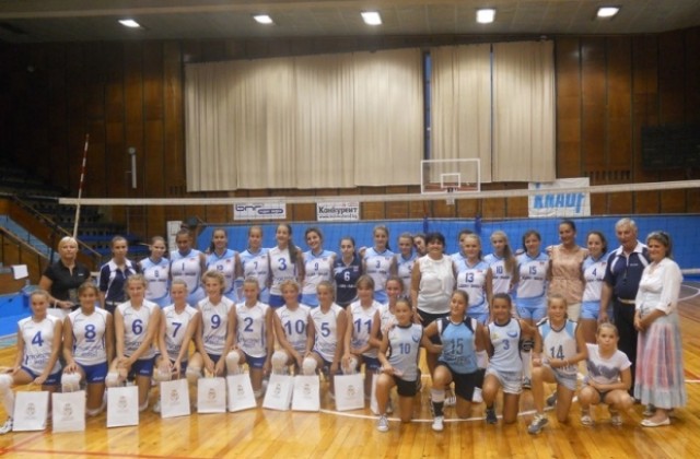 Приятелска волейболна среща