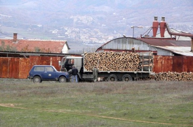 Обмислят мобилно проследяване със SMS-и на камионите с дървесина