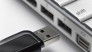 Конструираха презерватив за USB