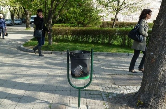 Подменят уличните кошчета за отпадъци във В. Търново