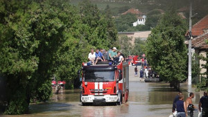 Младежите от ВМРО Кюстендил събират дарения за бедстващите в Мизия
