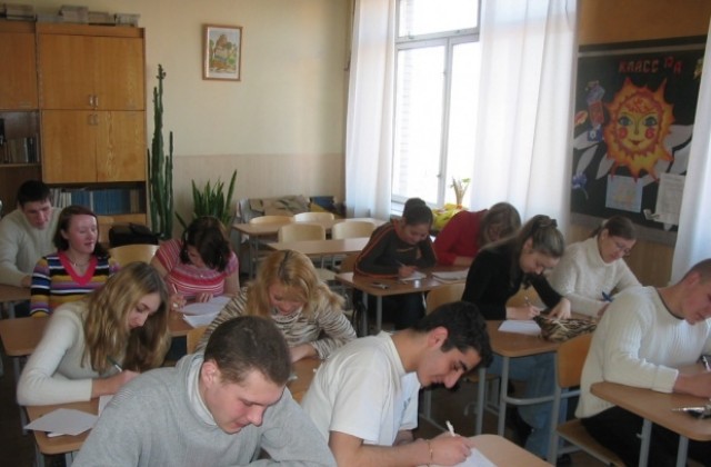 Над 200 на поправителна матура по избираем предмет в Хасковско