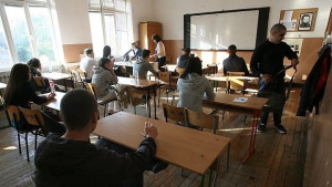 По вариант 1 пишат зрелостниците на втората поправителна матура