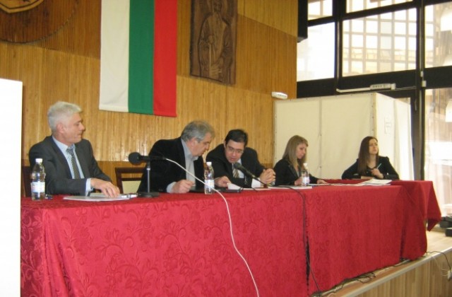 Кметът на Дупница иска да сложи българския трибагреник на най- видимото място в града