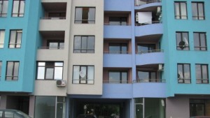 Полицаи спряха премахването на незаконна бариера в Кючука