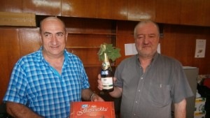 ДПС регистрира листата си с бутилка шампанско китка здравец и