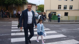 Освежават пешеходните пътеки около училищата в Благоевград