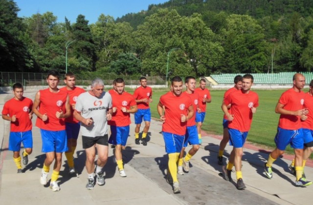 Футболна неделя за много играчи и фенове от областта. Старт на група Осогово