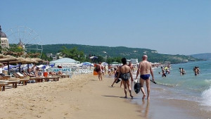 Слънчево но ветровито в неделя