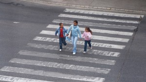 Освежават пешеходни пътеки в Аспарухово за новата учебна година