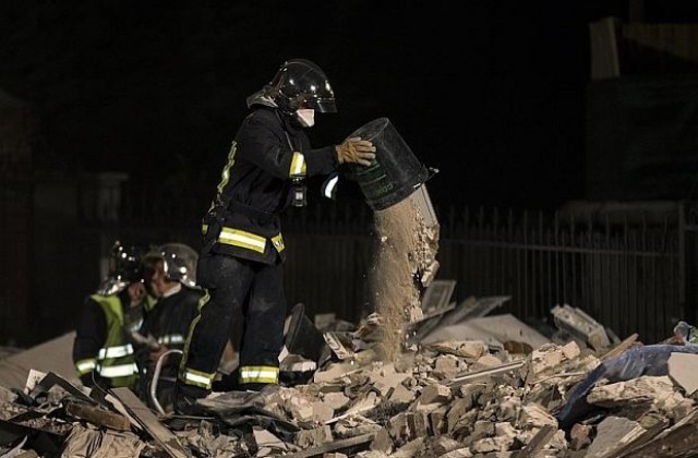 Жилищна сграда рухна в Лил, двама загинаха