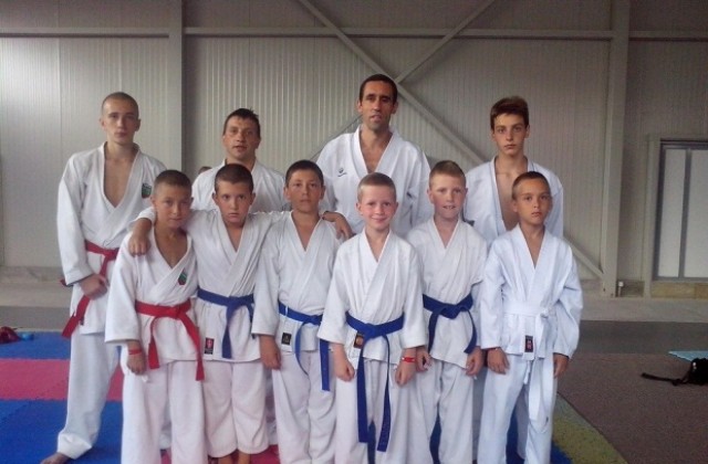 10 отличия за каратеките на Дарис от Купа Кранево