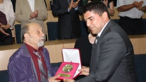 Поетът Кръстьо Кръстев почетен почтен и почетен