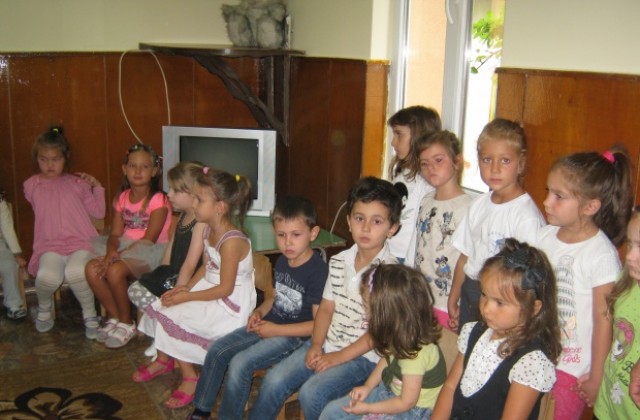 Тържествено откриха новата учебна година във филиала  на 4-а детска градина в Дупница