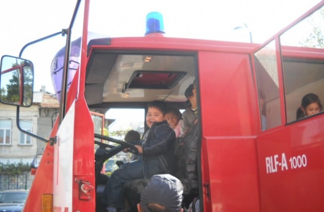 Тир с хартия горя на Самоковско шосе