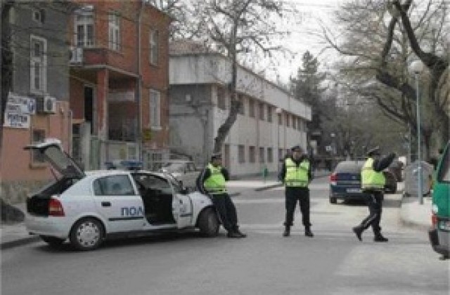 Полицаите задържаха трима автокрадци за денонощие