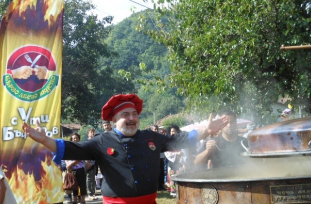 Един тон градинарска чорба свариха на празник в Златарица