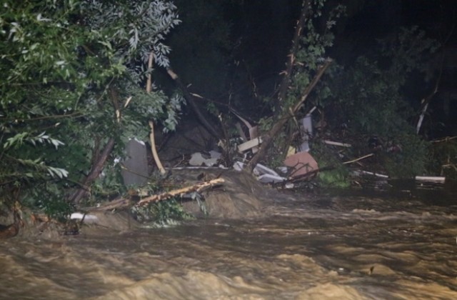 Приливна вълна заля част от Берковица, обявено е бедствено положение
