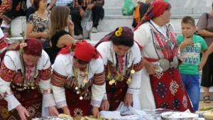 Фолклорните групи от община Сандански подредиха кулинарна изложба