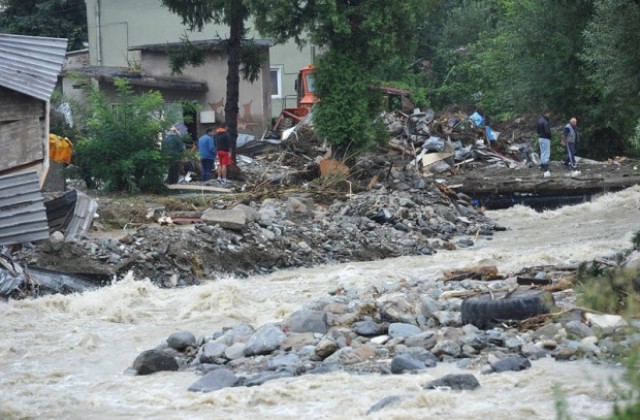 Гл. комисар Николов: Десетки са евакуирани, няма риск за живота на хората