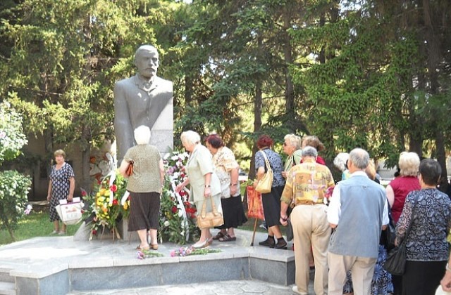 Добрич чества Съединението пред паметника на Захари Стоянов