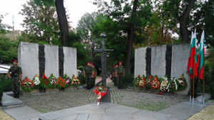 Малко шуменци уважиха официалнтата церемония за Деня на Съединението