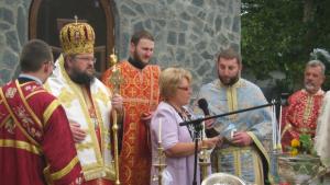 Осветиха новата камбанария в двора на черквата в с Крайници