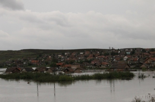 Наводнението в Странско причинено от скъсани диги на водоеми