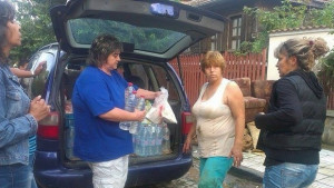 Вода и храна за пострадалите в Ново Паничарево