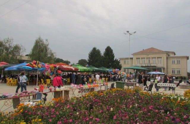 С царски курбан, много музика и огнено шоу Долна Оряховица празнува
