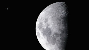 Луна на Юпитер има тектонични плочи като Земята