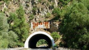 Младеж ранен в тунел при Кресна