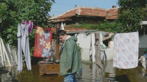 Само Атанас Зафиров посети ромите в Комлука