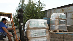 Фенове на Берое изпращат вода на наводнените села в старозагорско