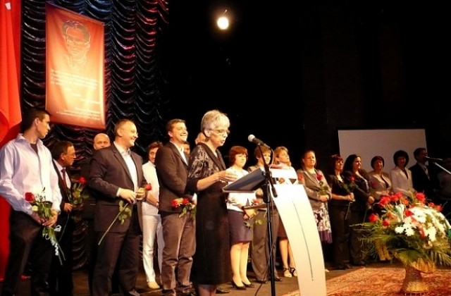 Драгомир Стойнев: Хората трябва да разчитат на институциите