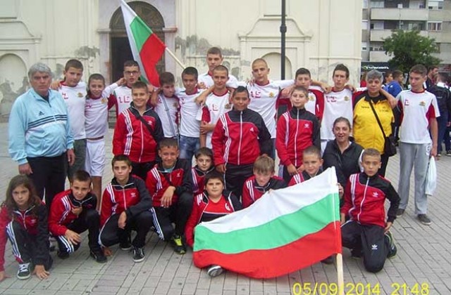 Младите хандбалисти на Локомотив (Мездра ) - седми на силен международен турнир