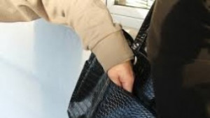 Джебчия обра баба в хранителен магазин