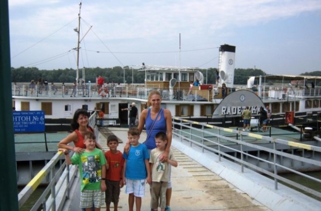 Каритас Русе заведе деца на кораба Радецки
