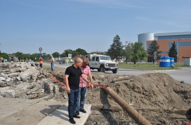 Кметът инспектира ремонта на бул. “Тутракан”