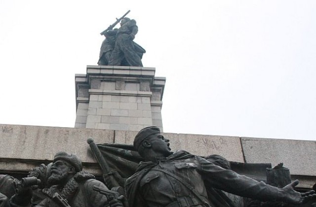 Русия: България да пресече проявите на вандализъм над паметници на Съветската армия