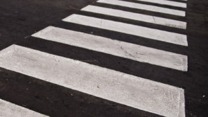 Възстановяват маркировката на пешеходните пътеки в Севлиево