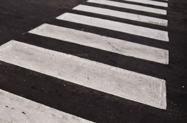 Възстановяват маркировката на пешеходните пътеки в Севлиево